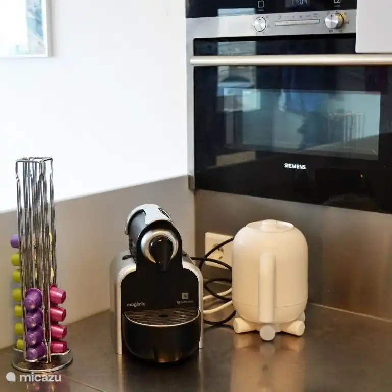 koffiezetapparaat , waterkoker en oven