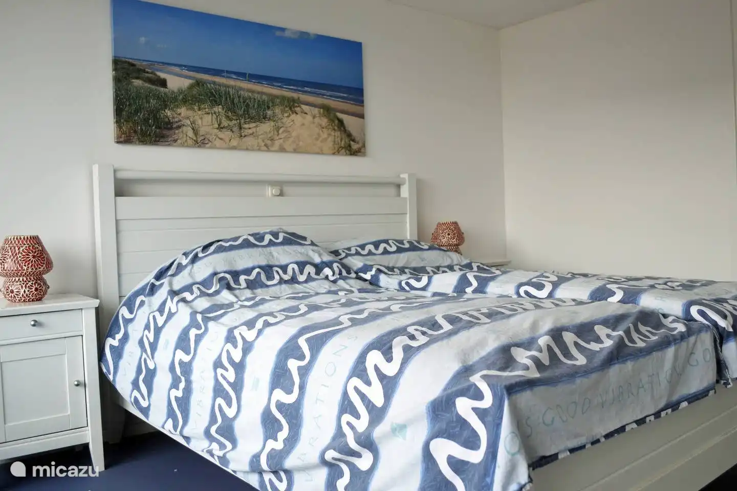 tweepersoons-slaapkamer met aangrenzende badkamer en zeezicht!