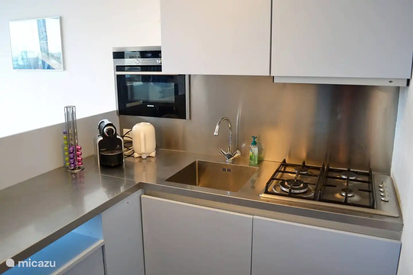 goed uitgeruste keuken, met oven