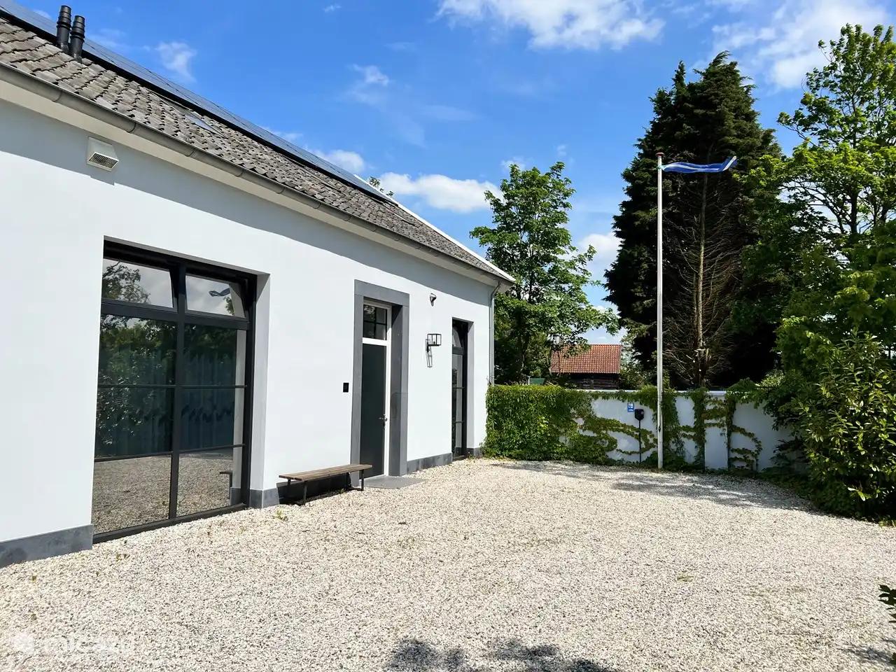 calzada con estacionamiento