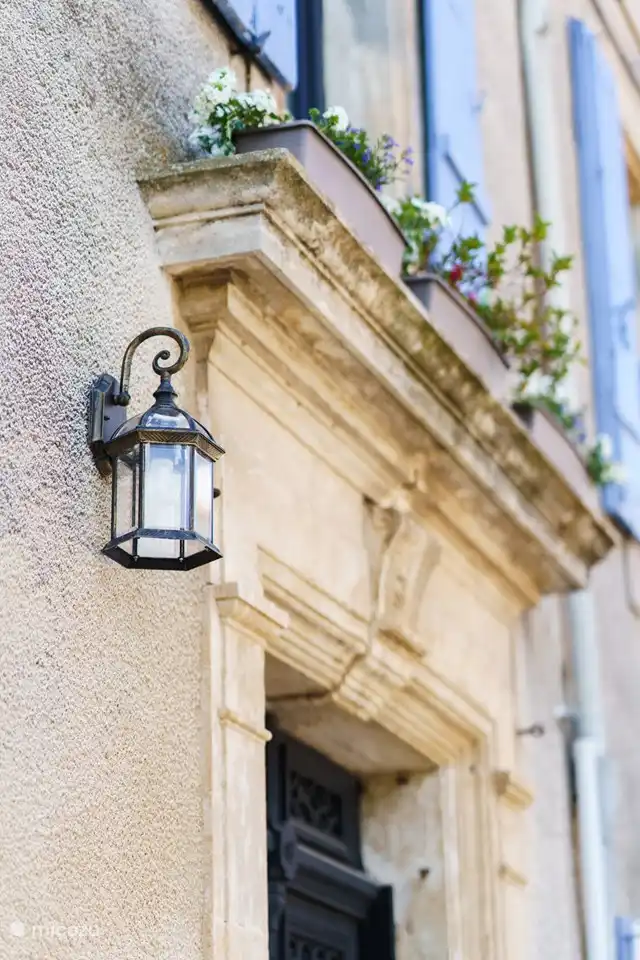 L'entrée principale de la maison d'hôtes