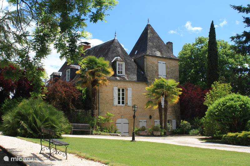 Ferienwohnung Frankreich, Dordogne, Gourdon Landhaus / Schloss Design Castle aux six Colombes