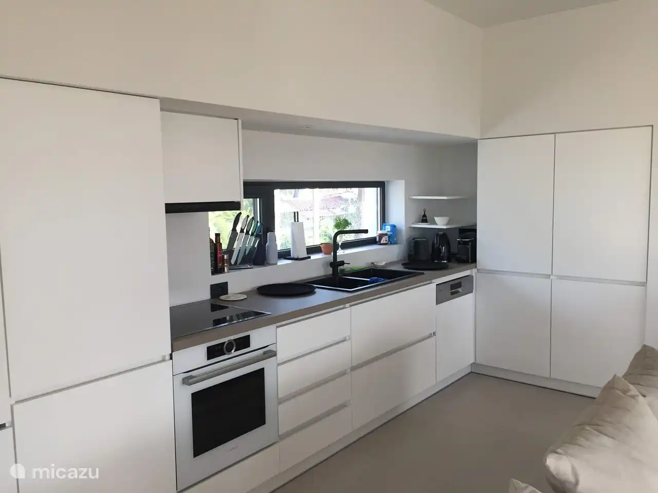 Voll ausgestattete Küche