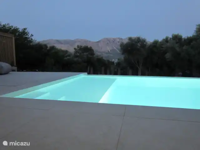 Villa Míticas en Grecia, Gracia Central, Pogonia - villa Piscina de noche con vistas a la montaña Akarnian