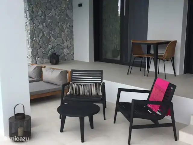 Villa Míticas en Grecia, Gracia Central, Pogonia - villa Terraza abajo, mucha sombra con salón y juego de mesa.