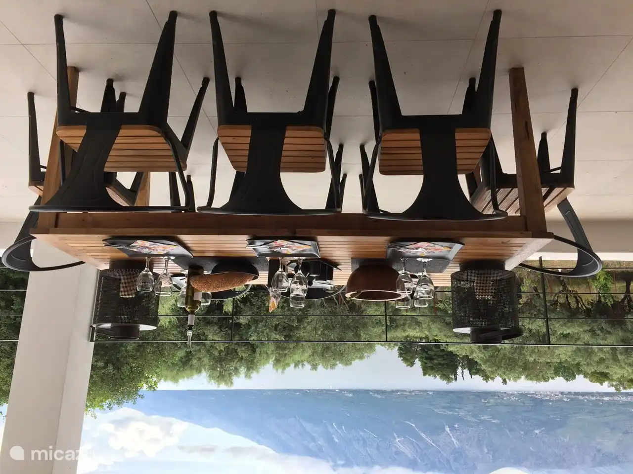 Esstisch auf der Terrasse, Teakholz