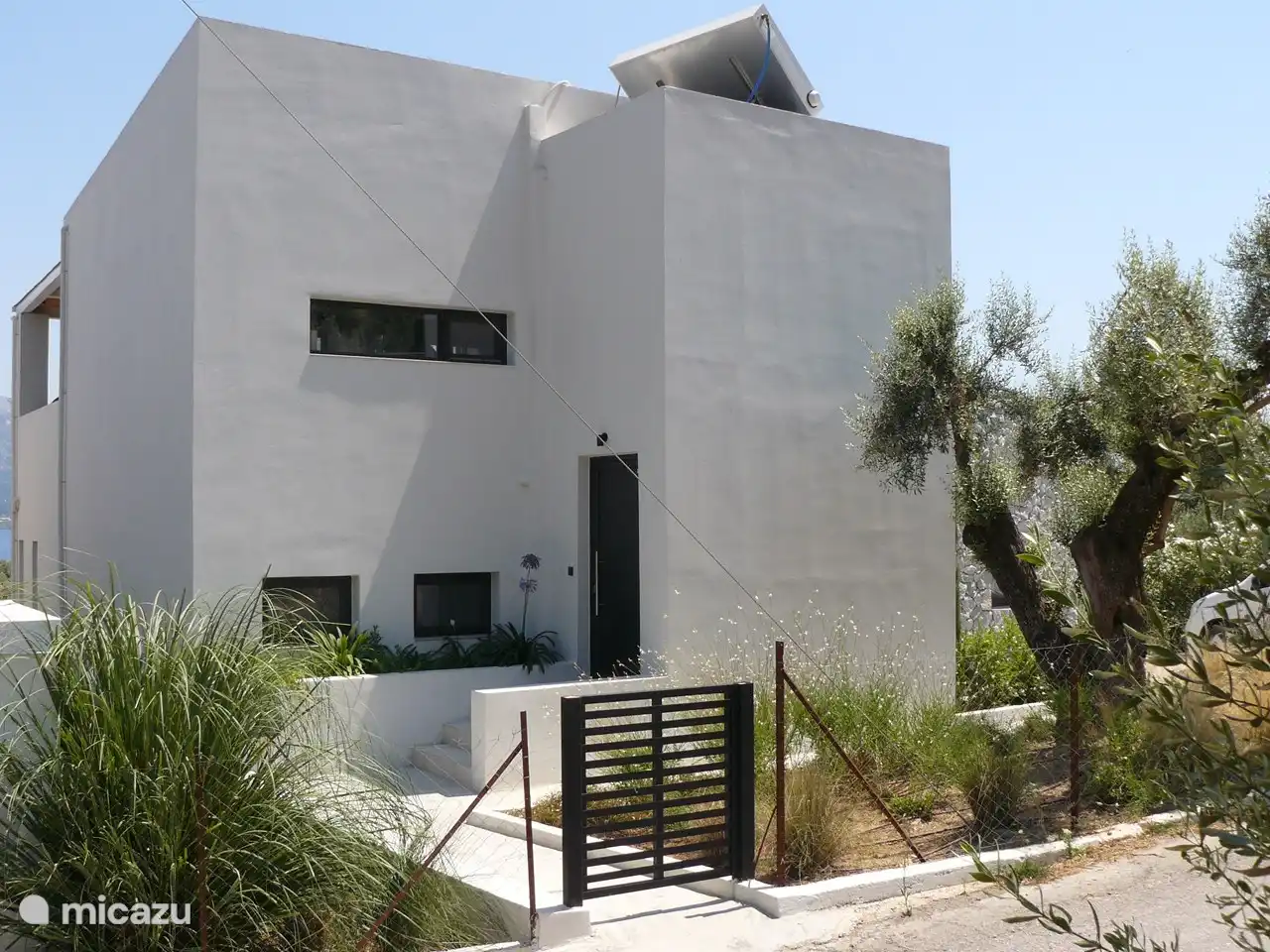 Die Haustür, Blick auf die Straße