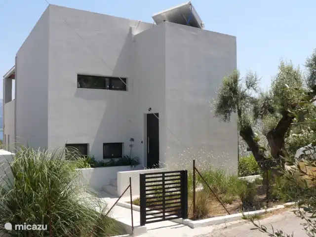 Villa Míticas en Grecia, Gracia Central, Pogonia - villa La puerta de entrada, vista a la calle.