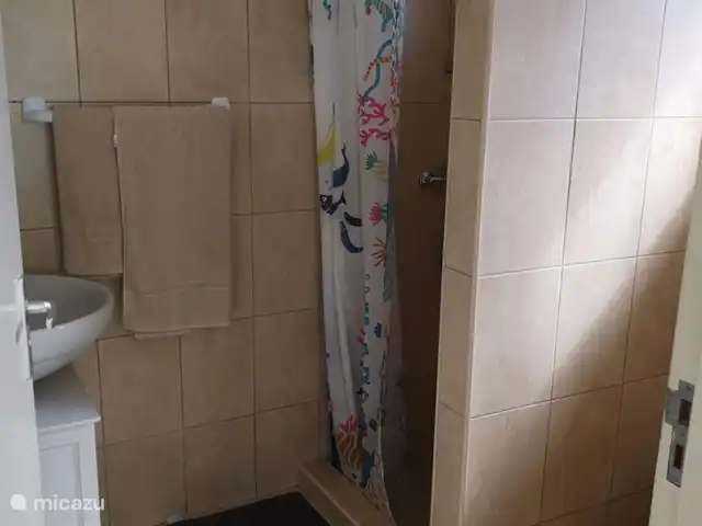 Villa Alana met privé zwembad huren in Curaçao, Banda Abou (west), Fontein - villa eigen badkamer