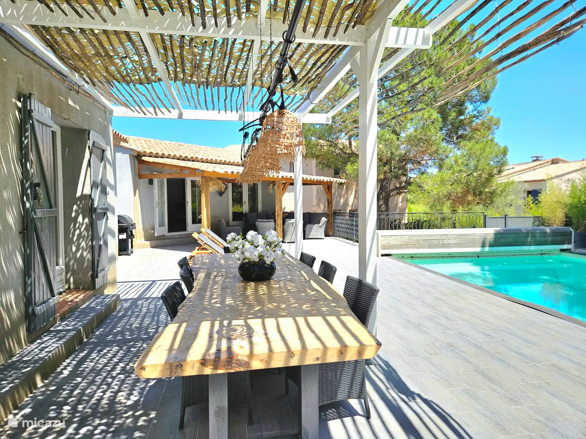 Esstisch für den Außenbereich