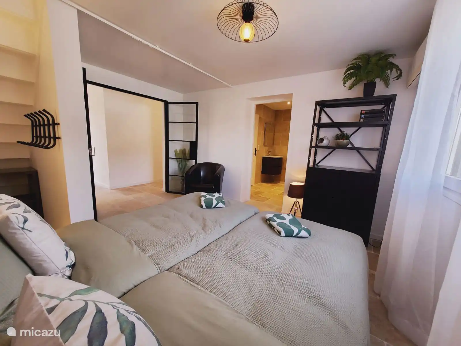 Schlafzimmer mit eigenem Bad