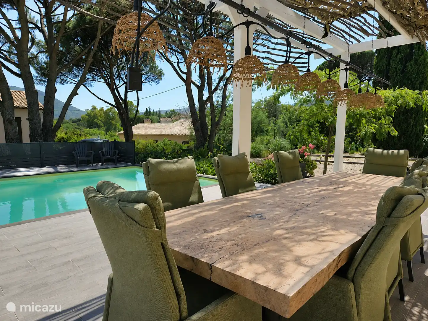Mesa de comedor exterior