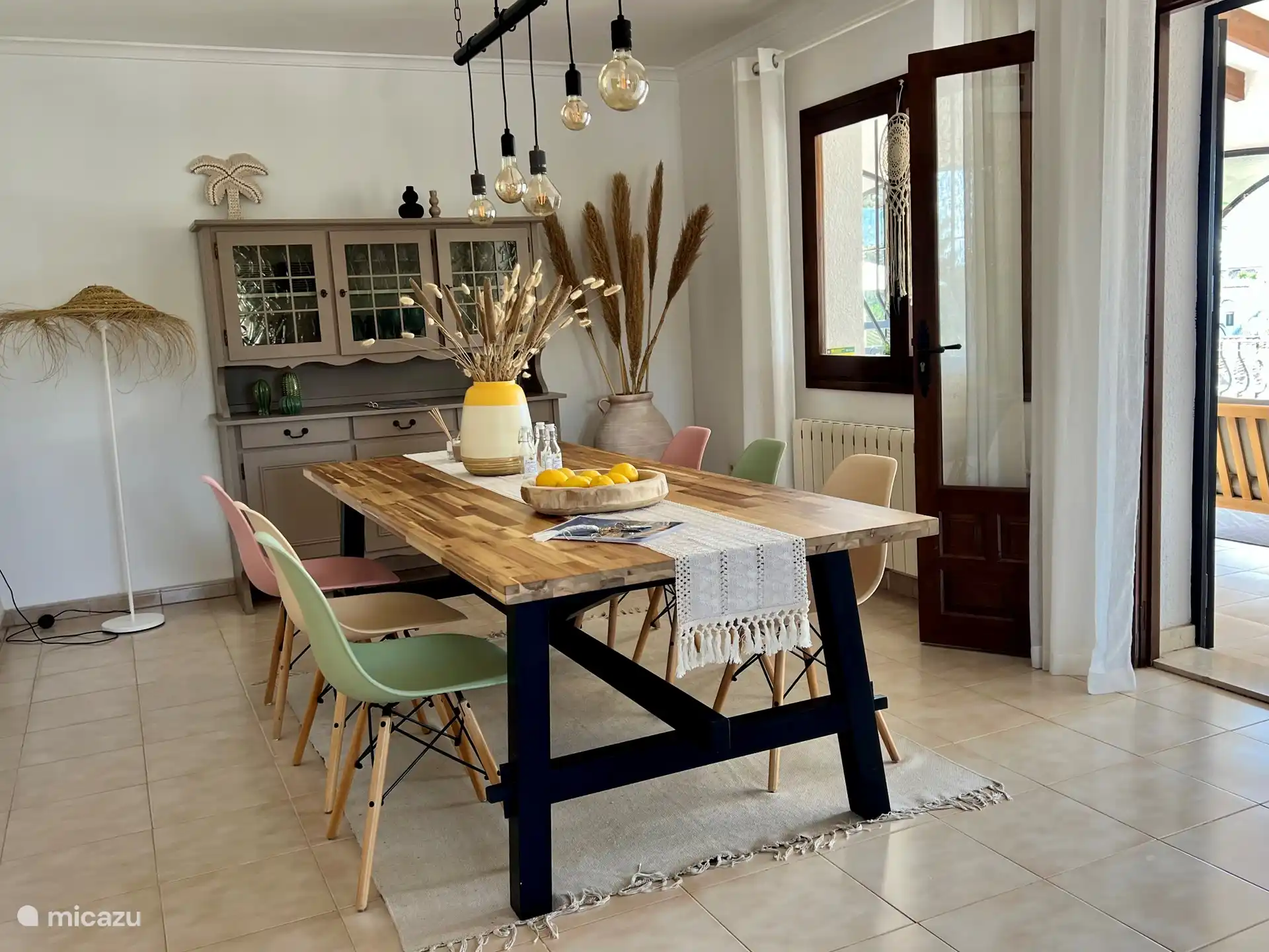 From the Naja you enter the spacious dining room and living room