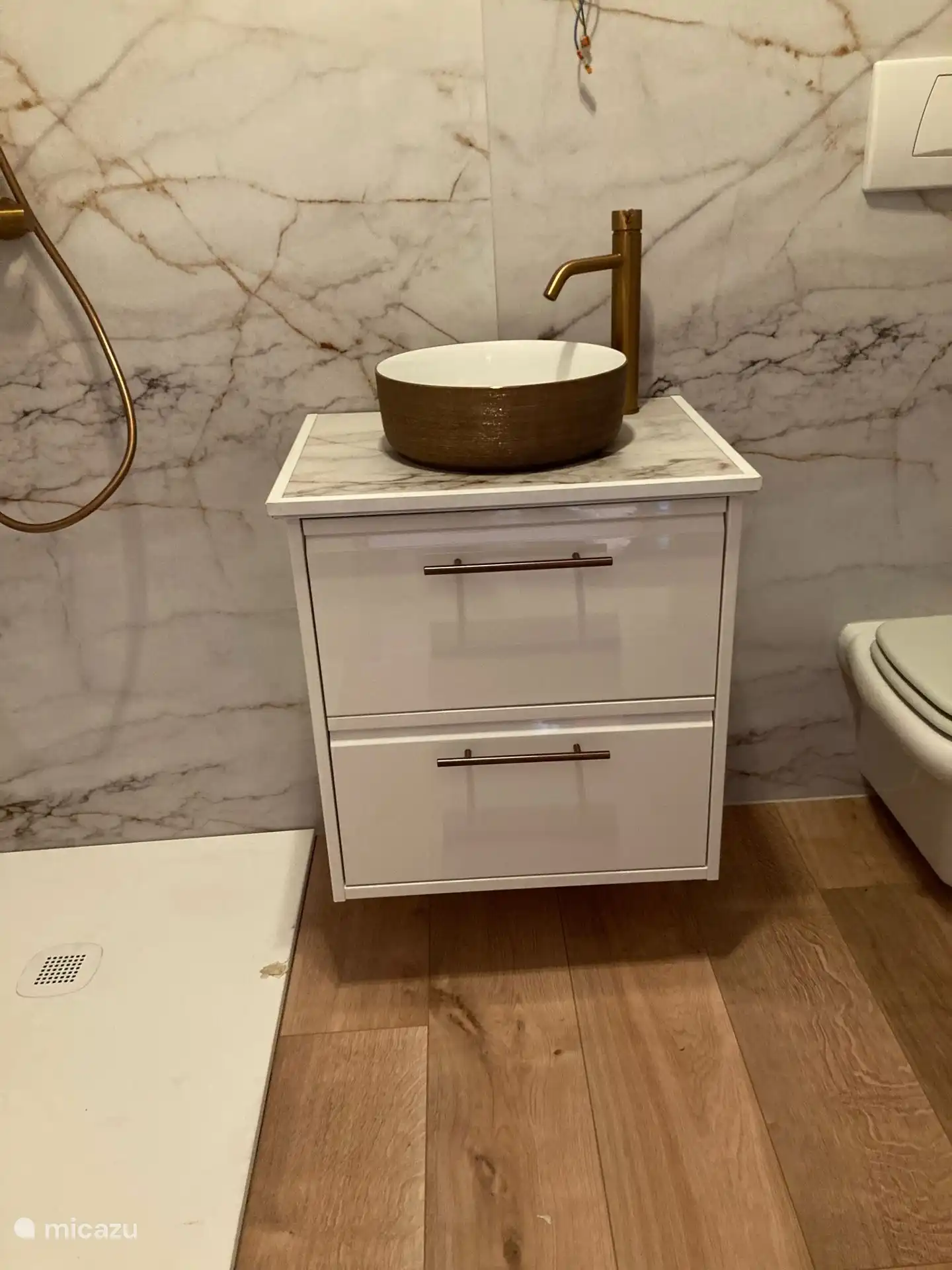 Badezimmermöbel mit Waschbecken