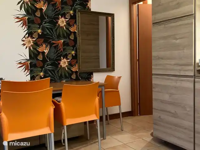 Location de Vacances Italie, Lacs italiens , Porlezza, appartement - Porto Letizia Bégonia 3 Table à manger généreuse
Avec canapé et sièges baquets