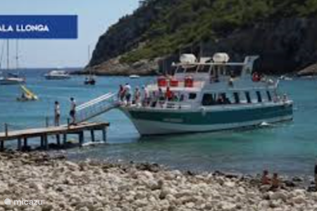 Barco/ferry de Cala Llonga a.....