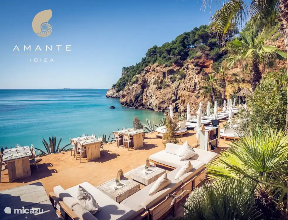 Cala Llonga: Beach club Amante 