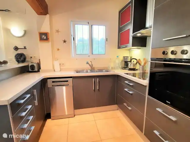 Villa La Rioja à Benissa Costa | Espagne, Costa Blanca, Benissa - villa La cuisine ouverte avec four, micro-ondes, lave-vaisselle, etc.