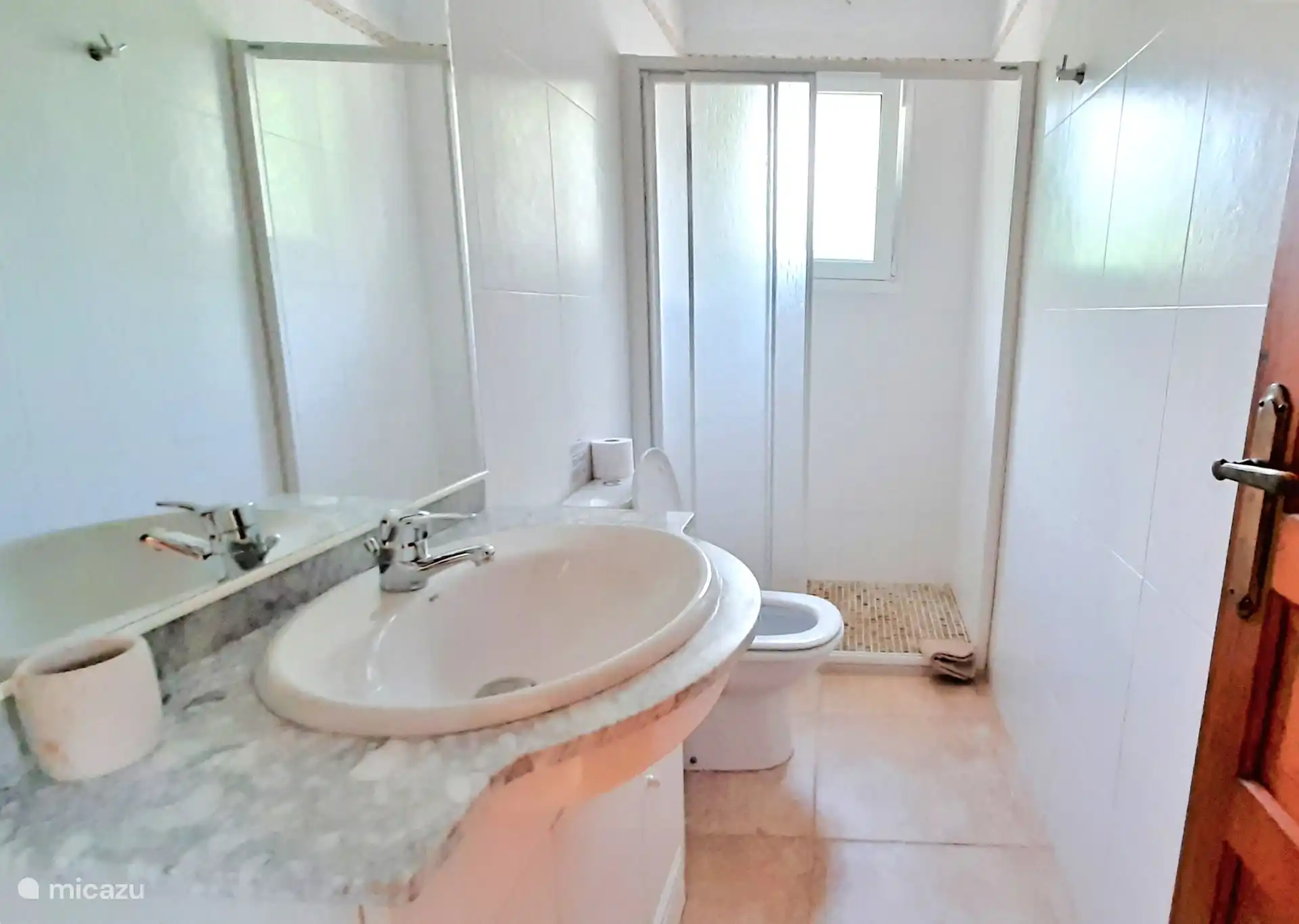 Salle de bain 2 avec douche à l’italienne