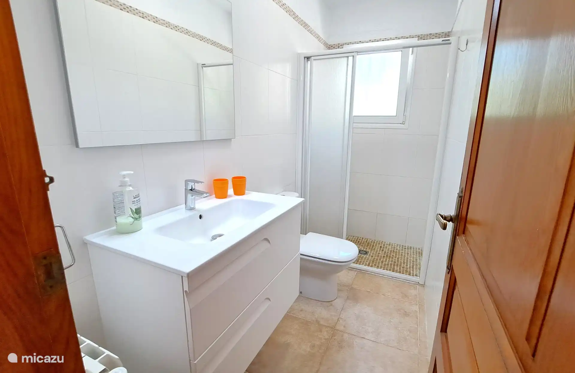 Badezimmer 2 mit begehbarer Dusche