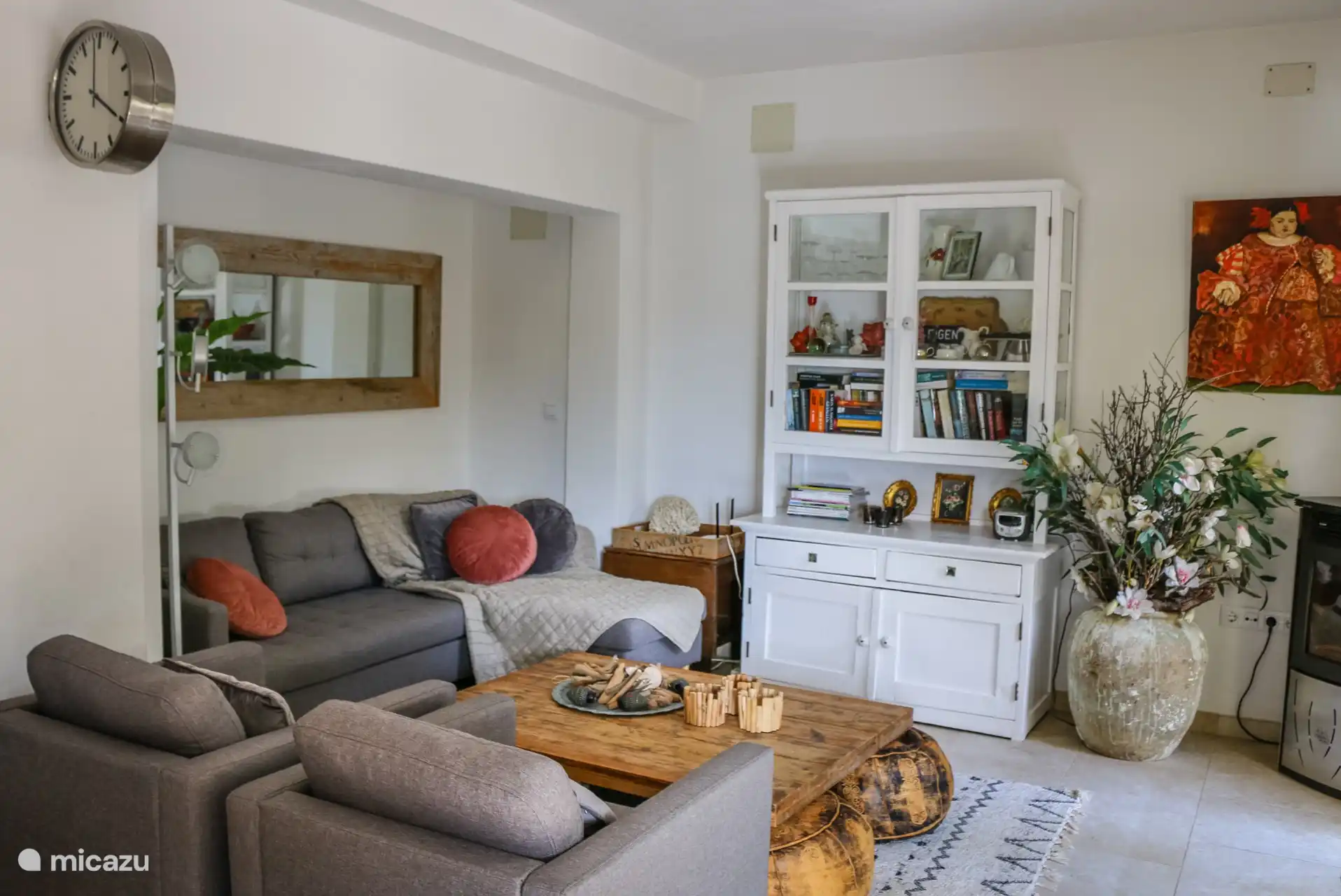 Wohnzimmer mit Pelletofen und Klimaanlage – Ferienbungalow Casita Manana in Moraira, Costa Blanca