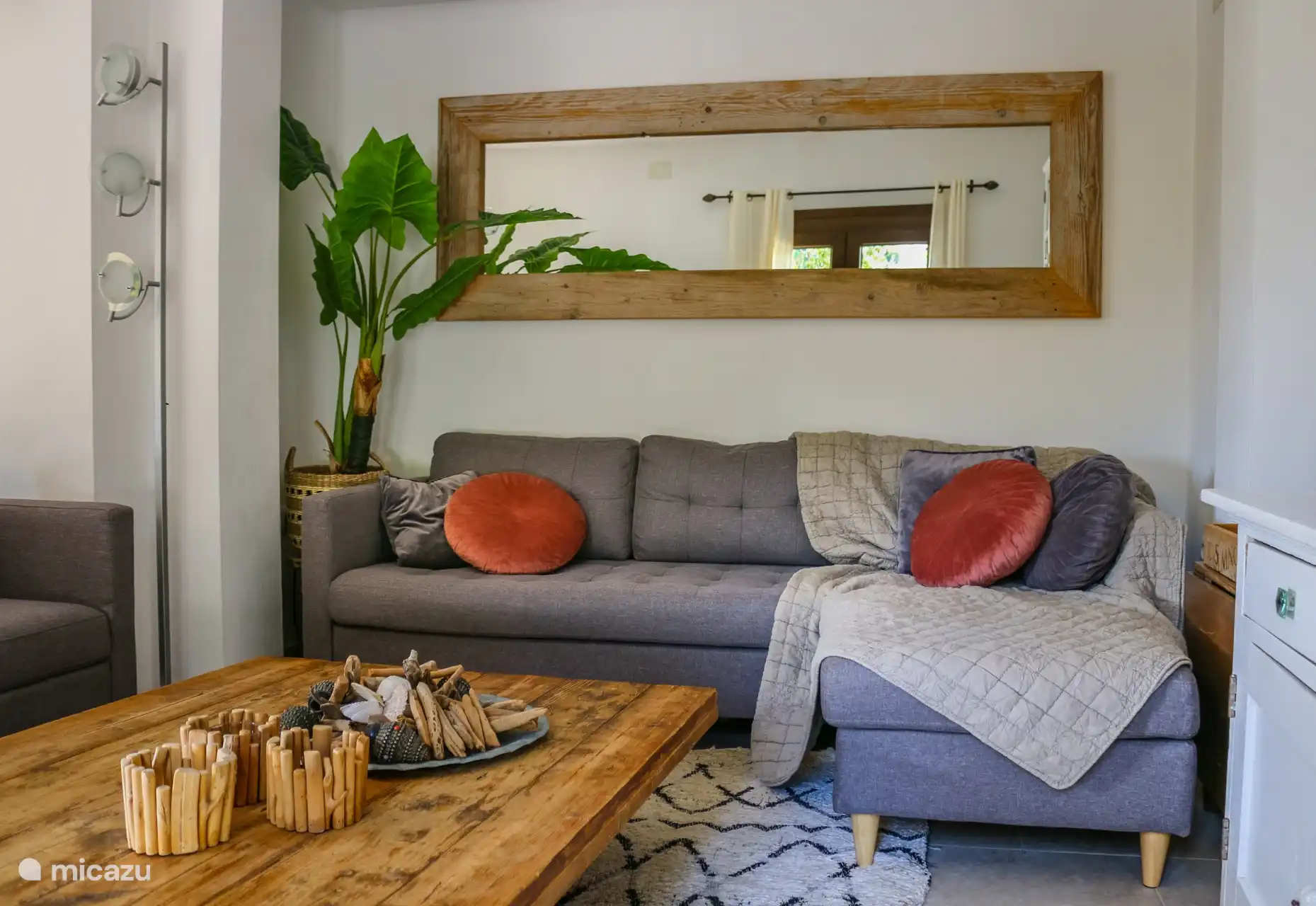 Wohnzimmer mit Pelletofen und Klimaanlage – Ferienbungalow Casita Manana in Moraira, Costa Blanca