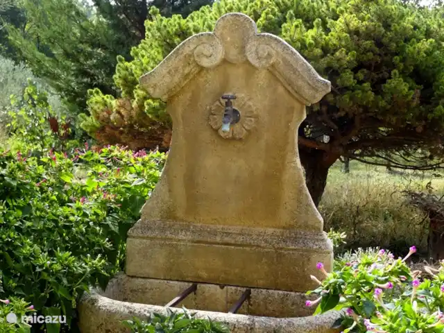 Marlin en masa en Francia, Var, Cotignac - casa vacacional elemento de jardín