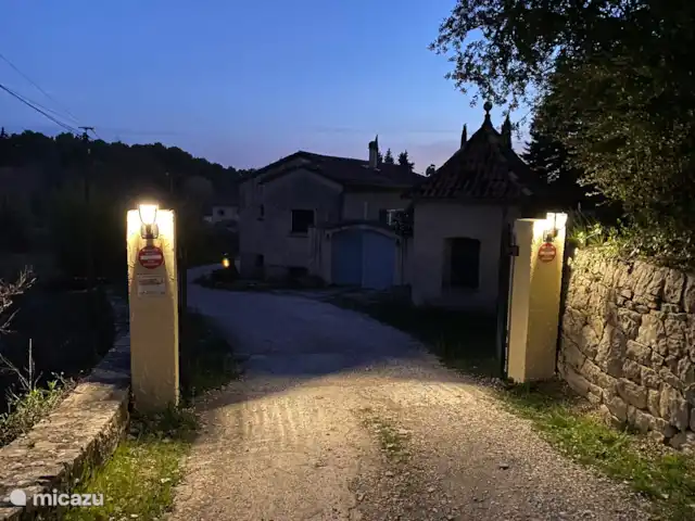Marlin en masa en Francia, Var, Cotignac - casa vacacional Puertas de acceso a la propiedad