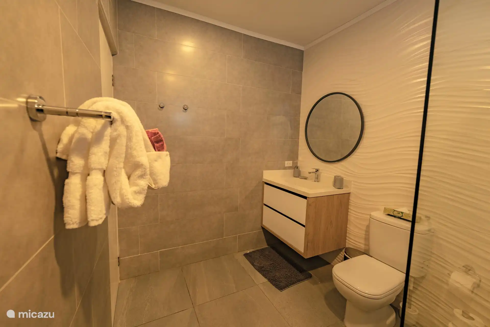 Baño privado desde el dormitorio principal