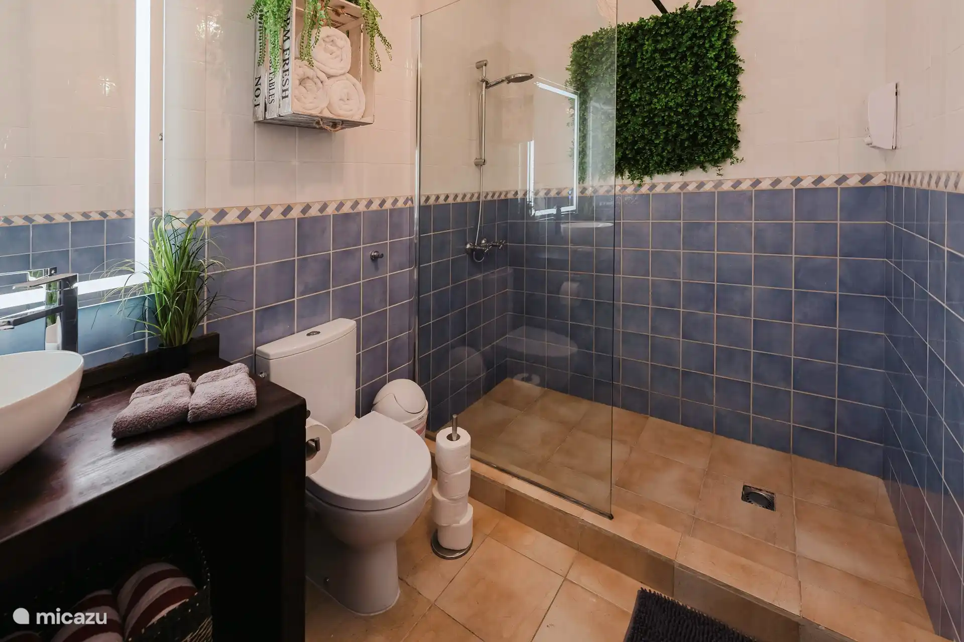 Este baño se comparte entre el 2º y el 3º dormitorio