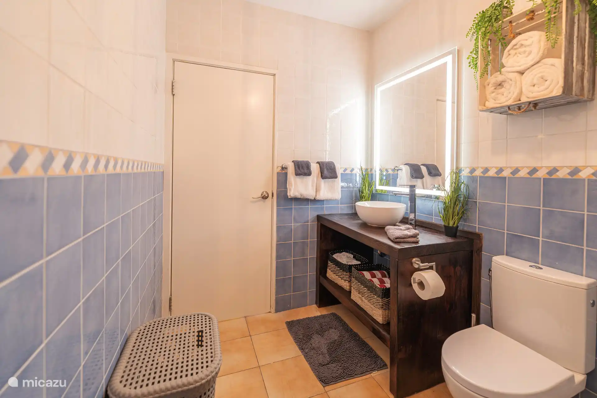 Este baño se comparte entre el 2º y el 3º dormitorio