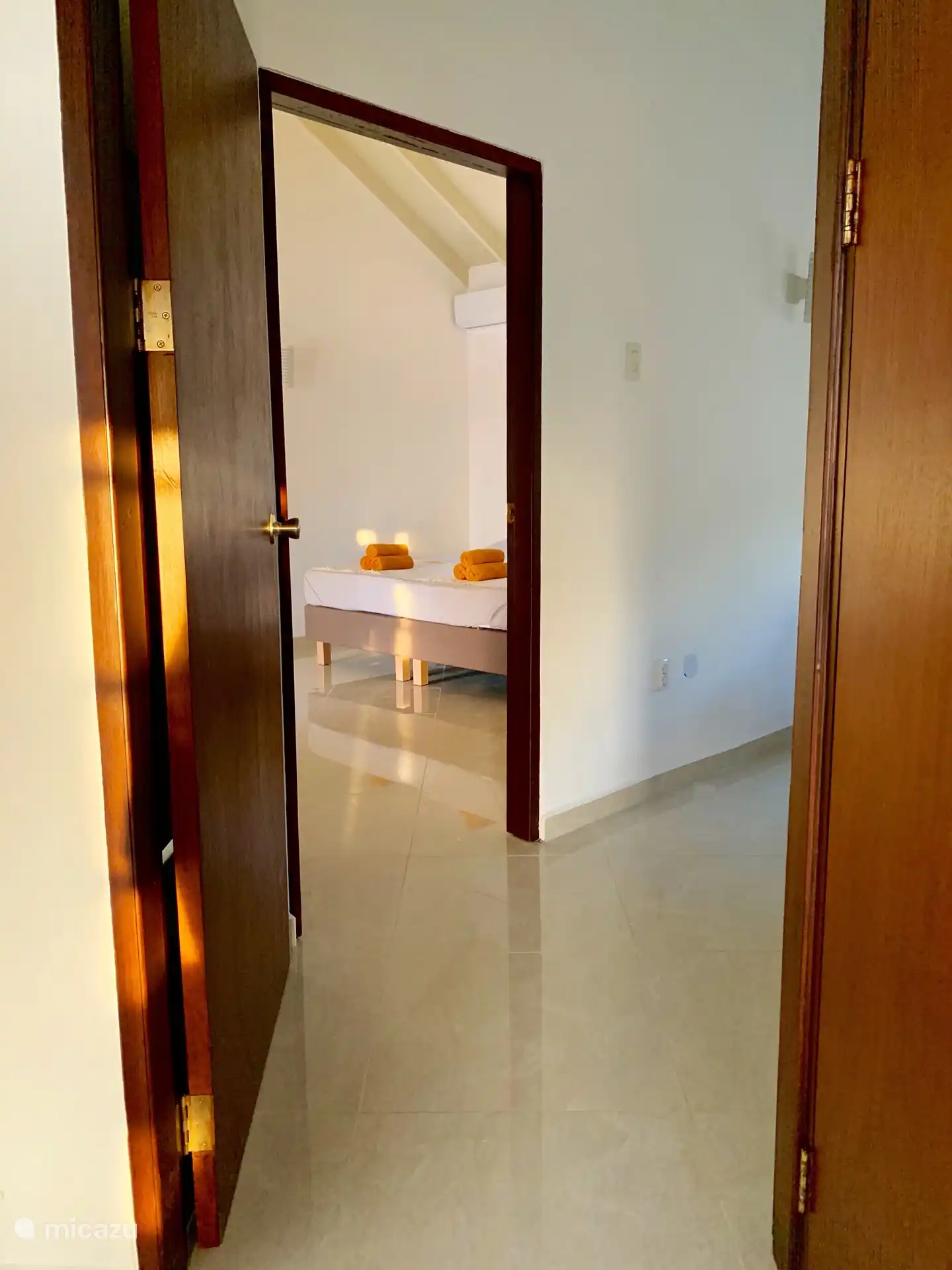 Le passage vers les chambres.