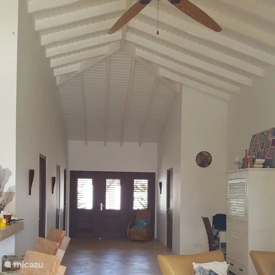 Selon la tradition des Caraïbes, Caribbean Dream est construit sur le vent, de sorte qu’un alizé merveilleusement rafraîchissant peut être ressenti dans la maison en permanence.