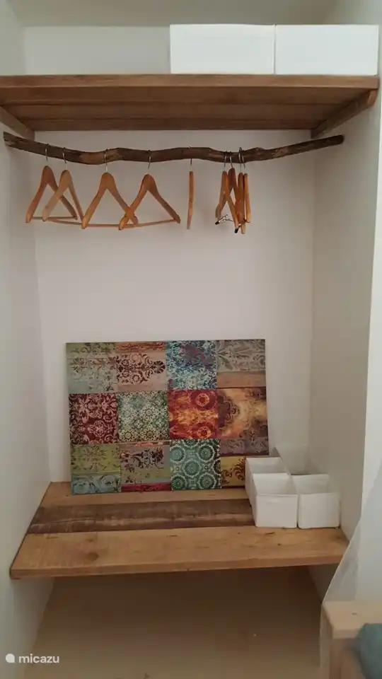 Il y a suffisamment d'espace pour vos vêtements dans toutes les chambres.