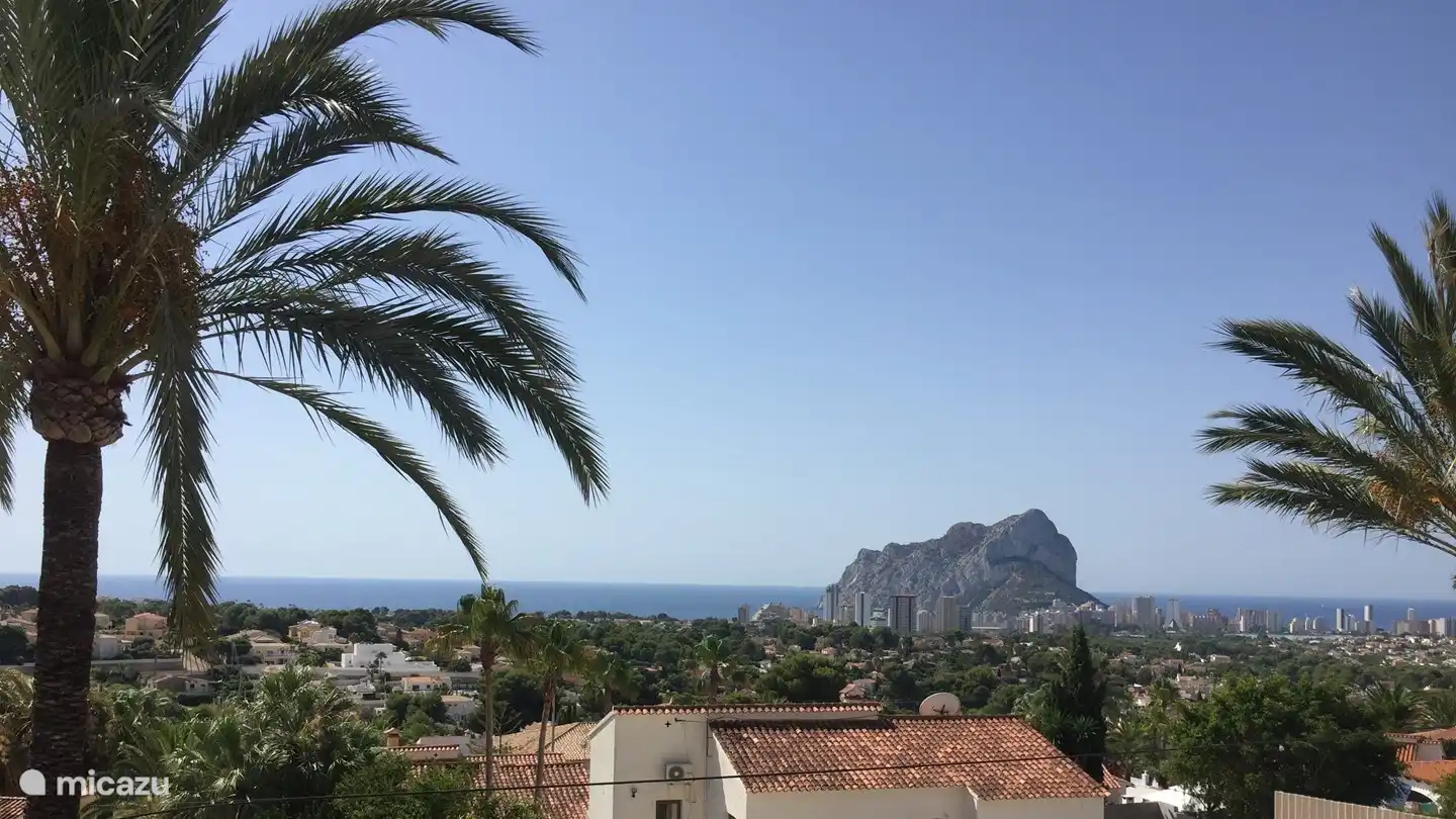 Vue sur la mer et le « Peñon de Ifach »