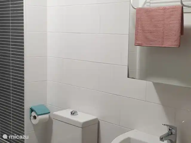 Appartement à Moraira, 2 | Espagne, Costa Blanca, Benitachell - appartement Salle de bain avec baignoire, toilettes, lavabo et bidet