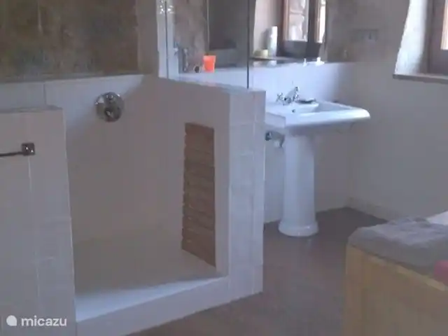 Can Maimes en España, Costa Brava, Agullana - casa de campo / castillo Badkamer 3