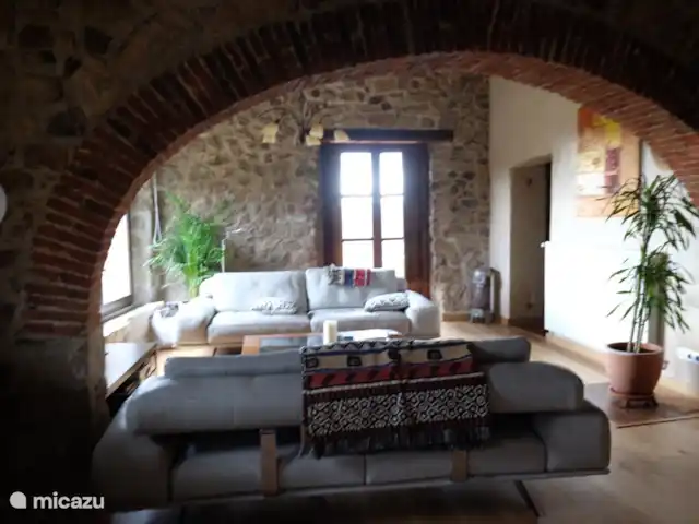 Can Maimes en España, Costa Brava, Agullana - casa de campo / castillo Living