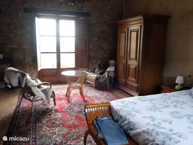 Can Maimes en España, Costa Brava, Agullana - casa de campo / castillo Master bedroom - terras kant zich