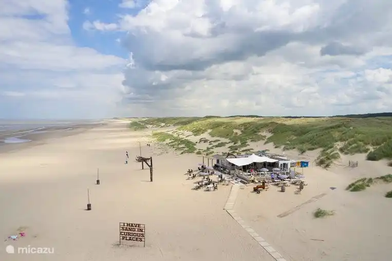 Montagnes au bord de la mer