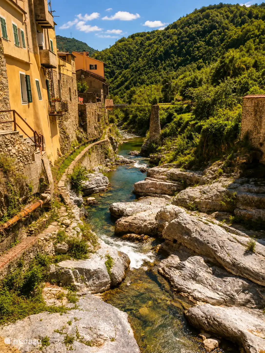Rivier door het dorpje Villa Nova D'Albenga (20 minuutjes rijden)
