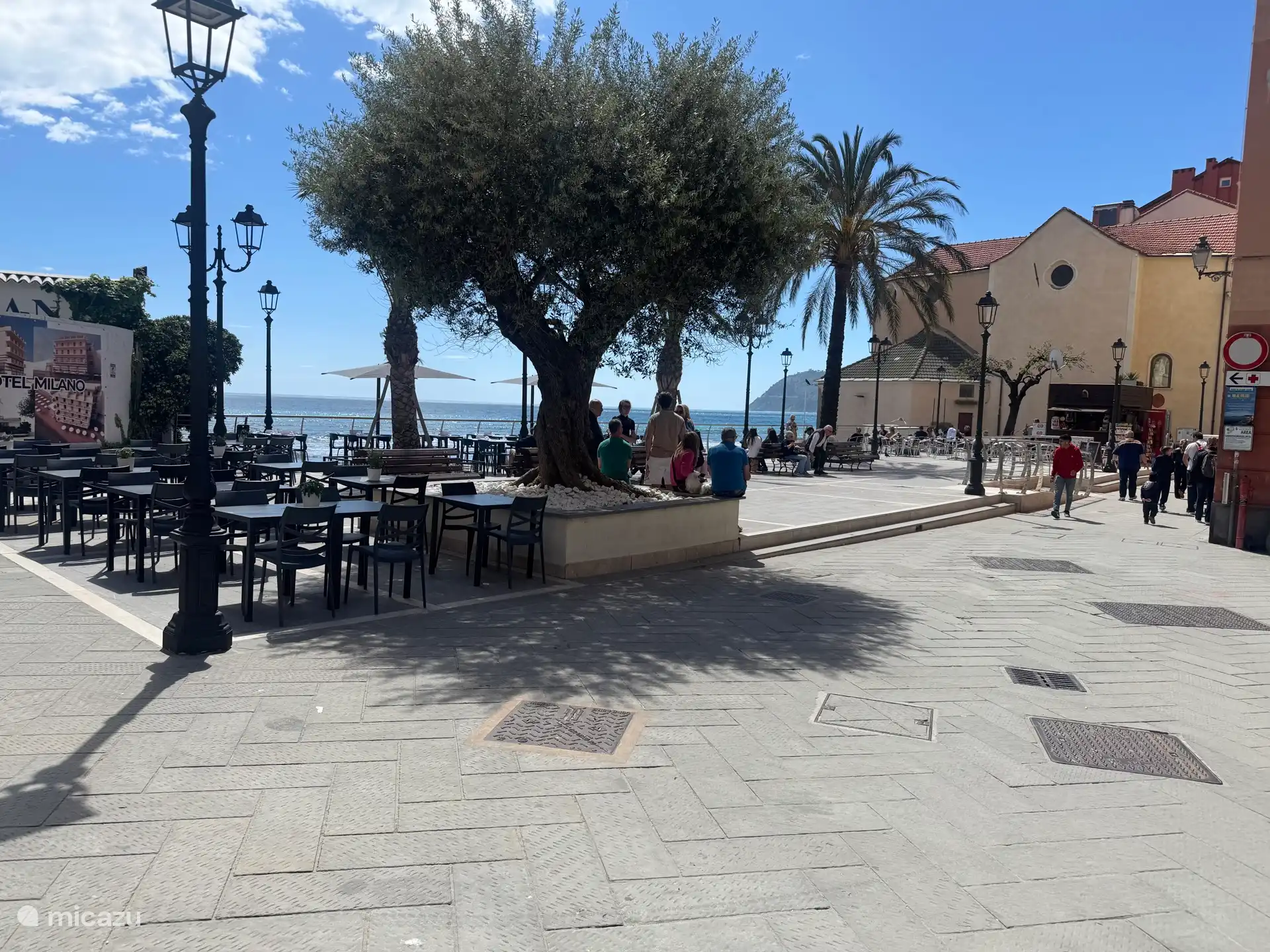 Ein kleiner Platz in Alassio