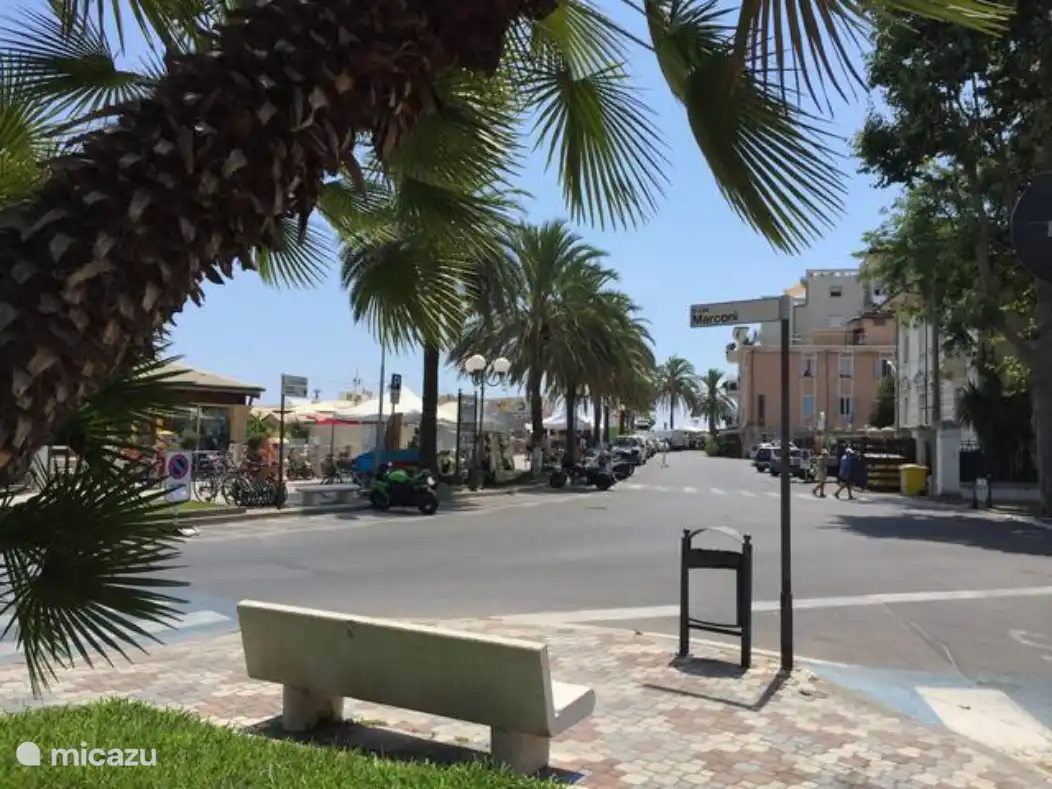 Teil der Promenade von Albenga