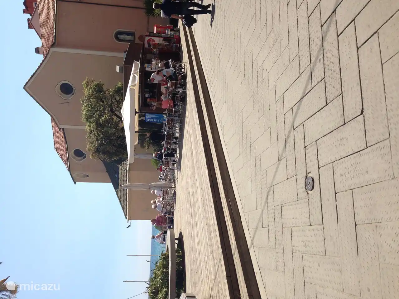 Terrasse am Strand von Alassio.