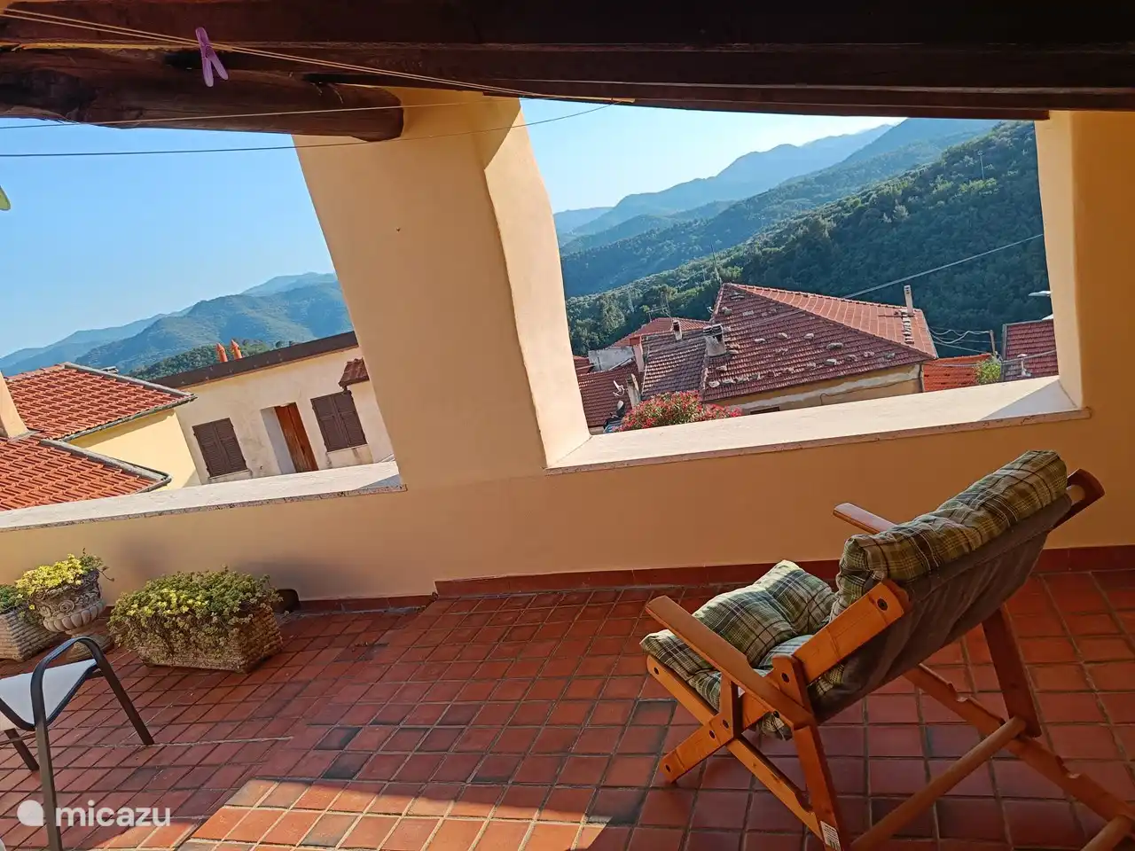 Entspannen Sie sich unter dem Baldachin