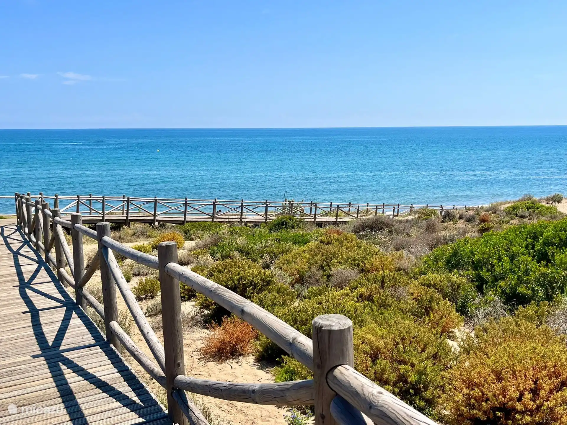 Lekker slenteren op de mooie stranden van MARBELLA! TOT ZIENS bij PENTHOUSE LOTUS!!!