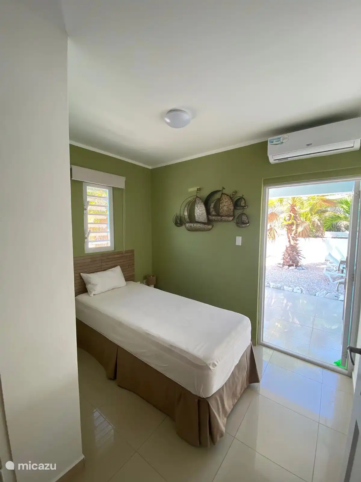 Dormitorio 3
con acceso al jardín y a la piscina