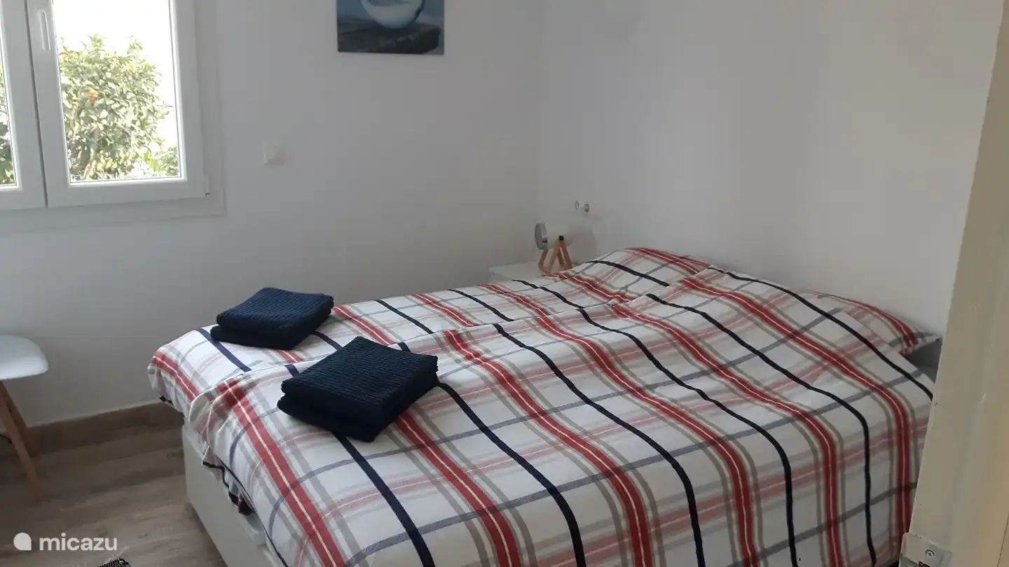 Chambre avec lits neufs, 2 lits simples