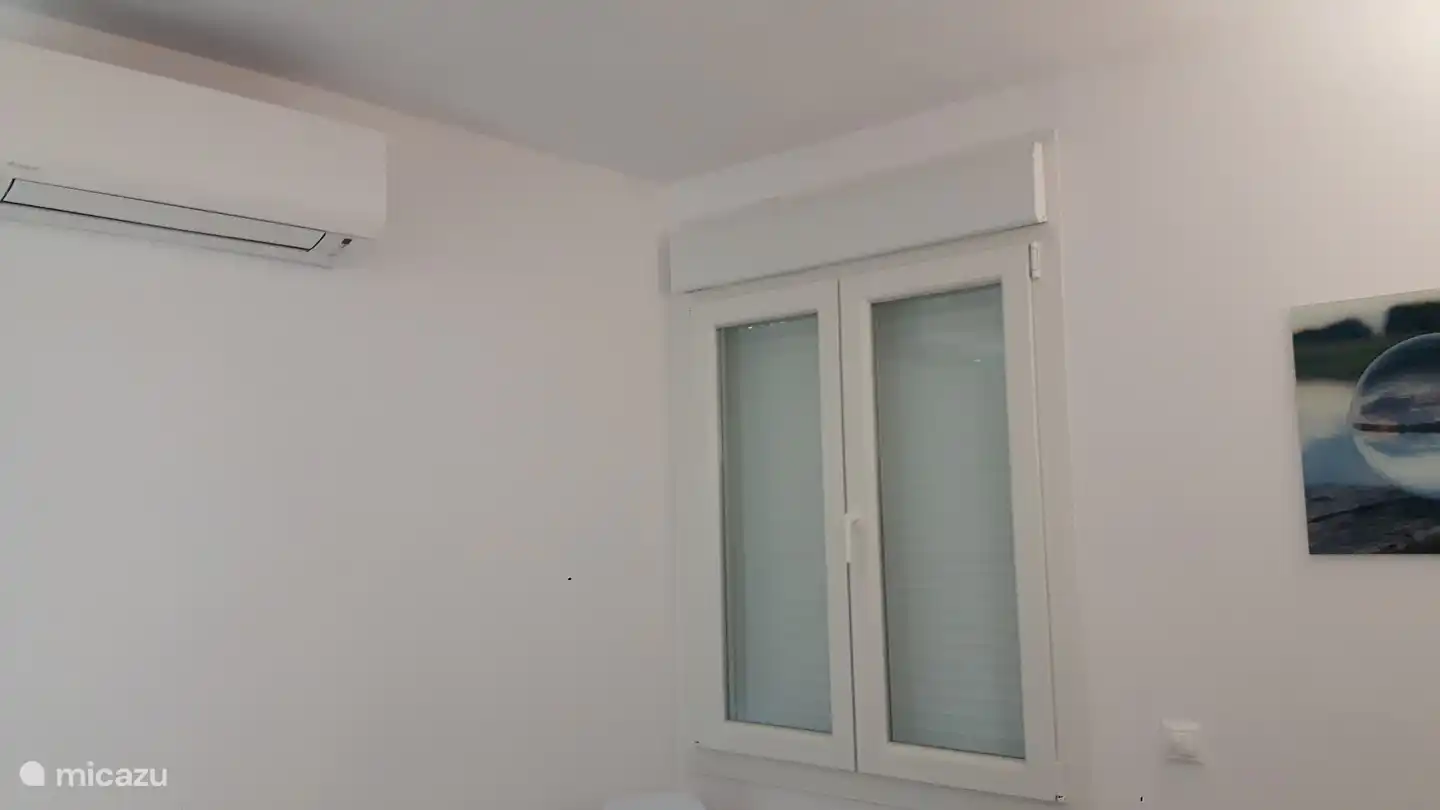 Fenêtres neuves, avec volets et moustiquaires