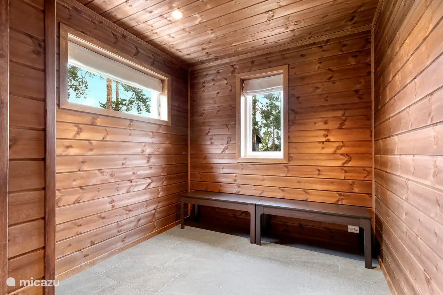 Ski room, équipé de sèche-chaussures et casier pour ranger skis et snowboards.